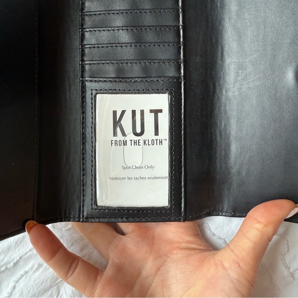 Kut from the Kloth Monochrome Striped Wallet Black and White Fold Out - Picture 5 of 7